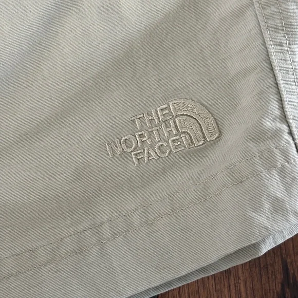 The North Face Cargo Hiking Shorts - Picture 5 of 6